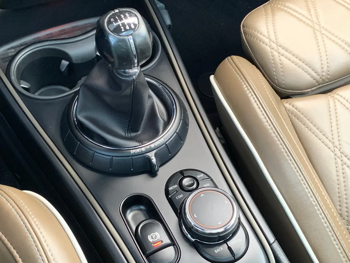 2.0 Cooper S Chili / Apple carplay / Android auto / Navigatie / Lederen bekleding / Elektrisch verstelbare voorstoelen / Panodak / Harman kadon audiosysteem / Achteruitrijcamera