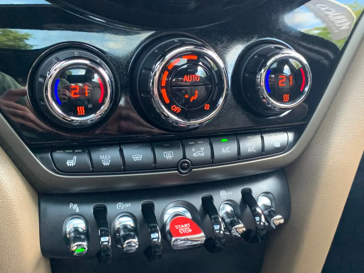 2.0 Cooper S Chili / Apple carplay / Android auto / Navigatie / Lederen bekleding / Elektrisch verstelbare voorstoelen / Panodak / Harman kadon audiosysteem / Achteruitrijcamera