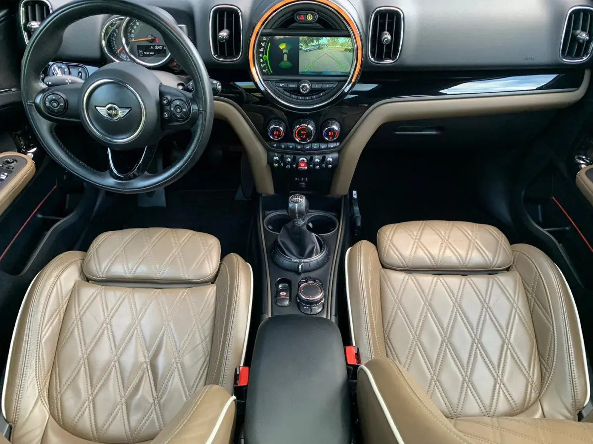 2.0 Cooper S Chili / Apple carplay / Android auto / Navigatie / Lederen bekleding / Elektrisch verstelbare voorstoelen / Panodak / Harman kadon audiosysteem / Achteruitrijcamera