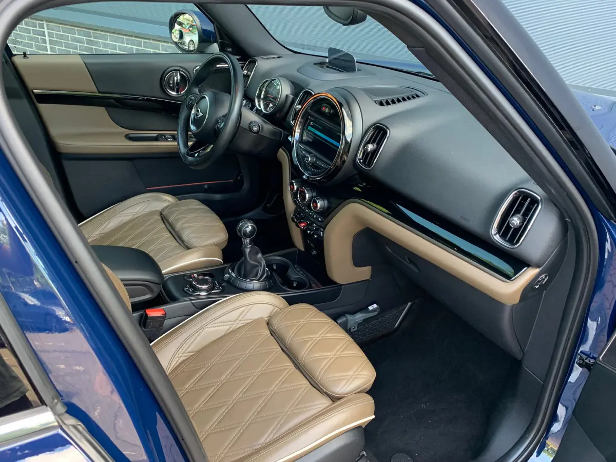 2.0 Cooper S Chili / Apple carplay / Android auto / Navigatie / Lederen bekleding / Elektrisch verstelbare voorstoelen / Panodak / Harman kadon audiosysteem / Achteruitrijcamera
