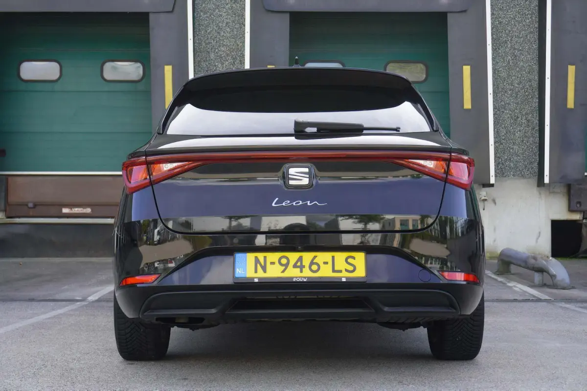 1.0 TSI 110pk Style Business Intense | Camera | Full Link | All Season Banden