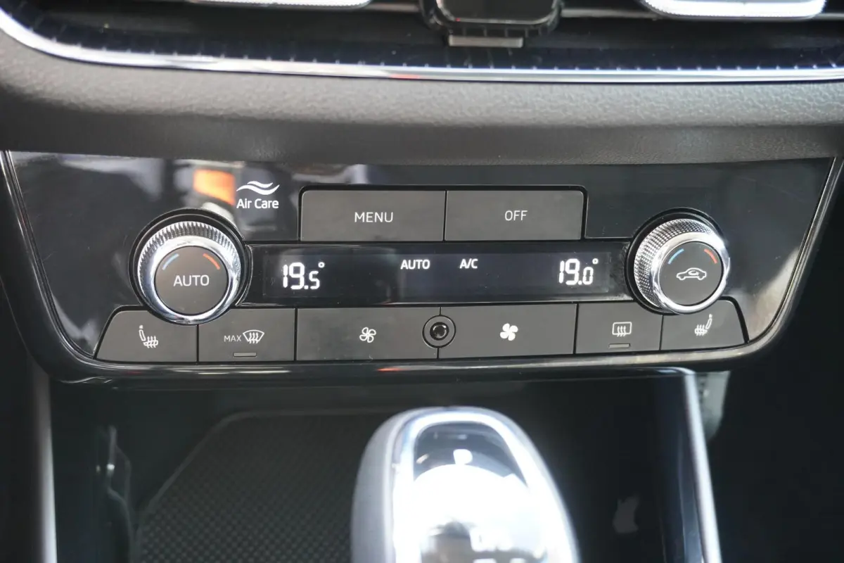 1.0 TSI 115pk DSG Business Edition | Stoelverwarming | Climatronic | Achteruitrijcamera | Adaptive Cruise