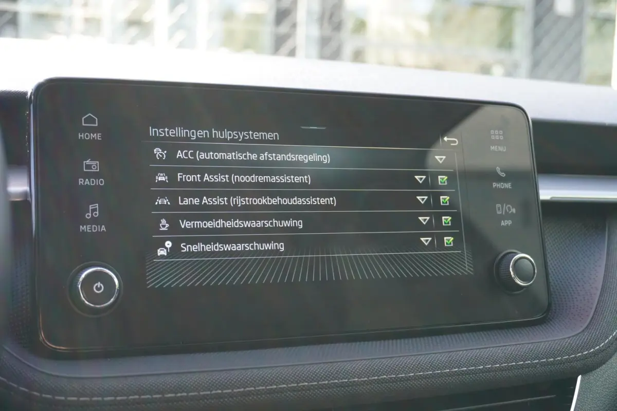 1.0 TSI 115pk DSG Business Edition | Stoelverwarming | Climatronic | Achteruitrijcamera | Adaptive Cruise