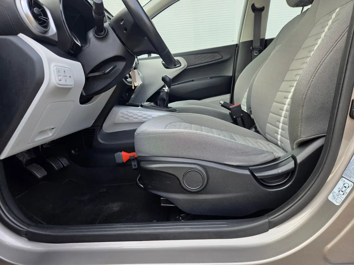 1.0 Premium Apple Carplay/Android / Cruise control / DAB
