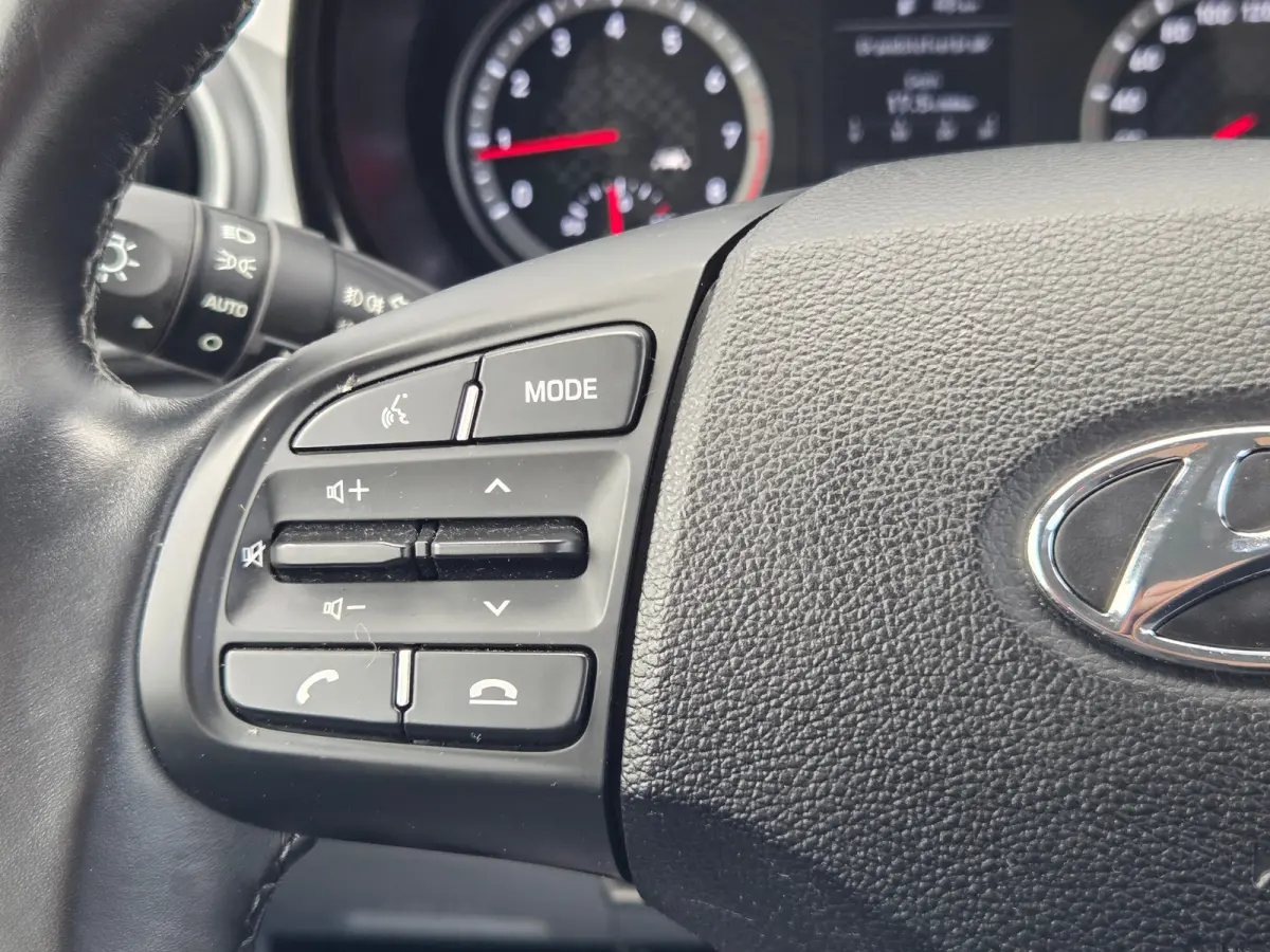 1.0 Premium Apple Carplay/Android / Cruise control / DAB