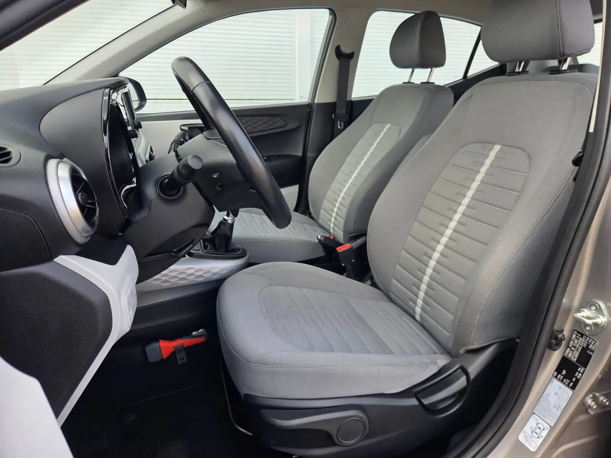 1.0 Premium Apple Carplay/Android / Cruise control / DAB
