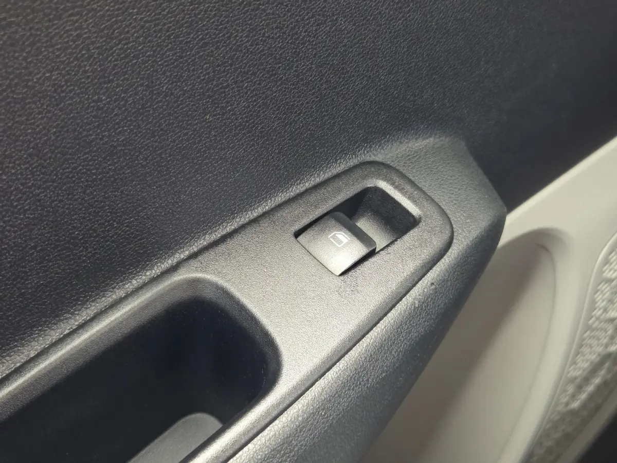 1.0 Premium Apple Carplay/Android / Cruise control / DAB