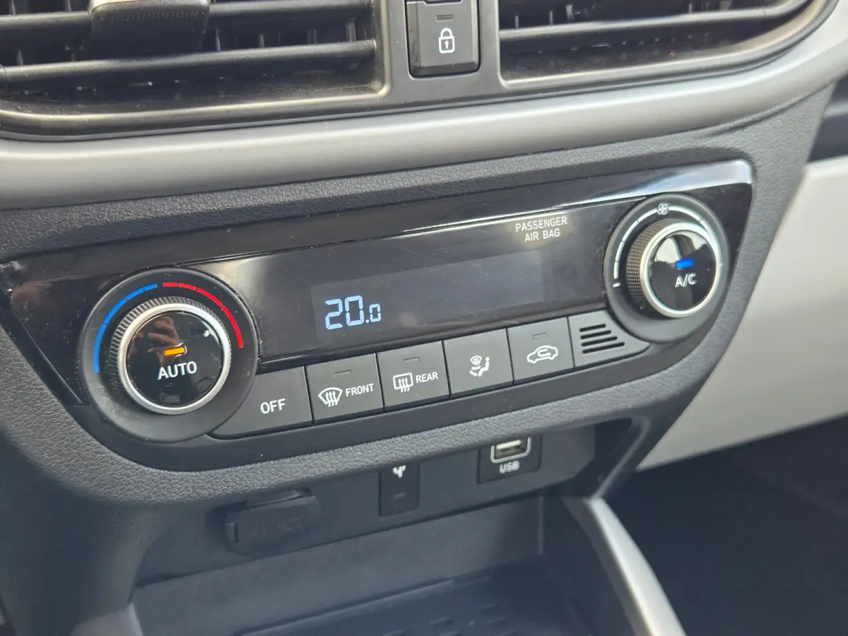 1.0 Premium Apple Carplay/Android / Cruise control / DAB