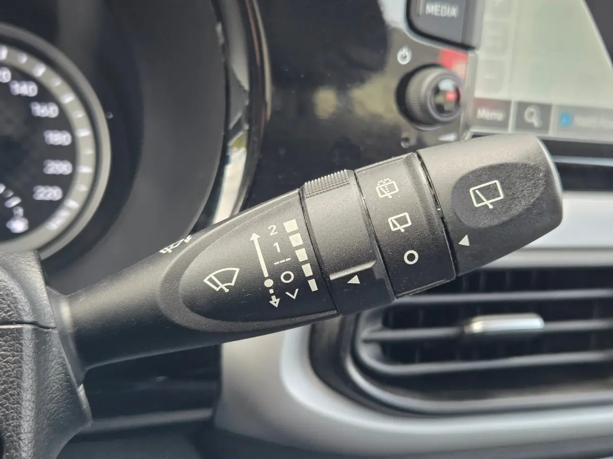 1.0 Premium Apple Carplay/Android / Cruise control / DAB