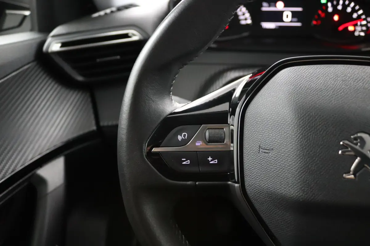 1.2 PureTech Allure*CAM*CRUISE*ECC*LED*LMV*NAVI*
