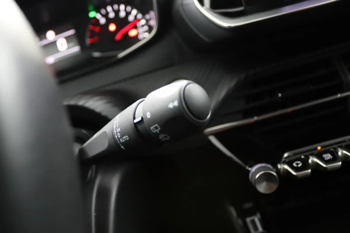 1.2 PureTech Allure*CAM*CRUISE*ECC*LED*LMV*NAVI*