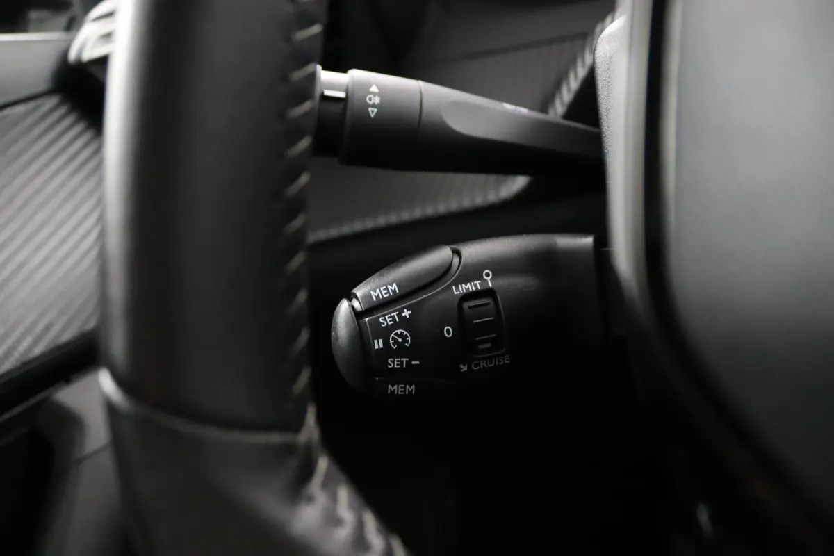 1.2 PureTech Allure*CAM*CRUISE*ECC*LED*LMV*NAVI*