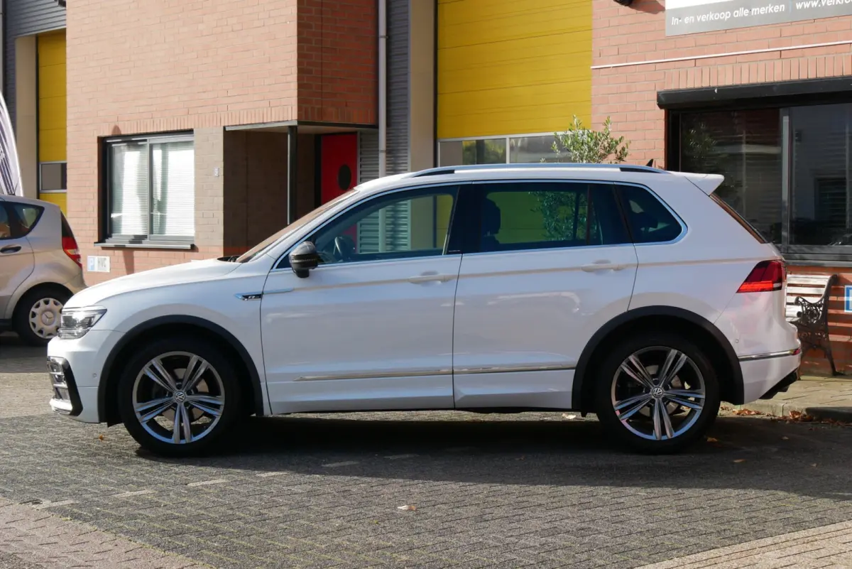 1.5 TSI Highline. r-line. stoelverw.hud. standkachel. clima.trekhaak
