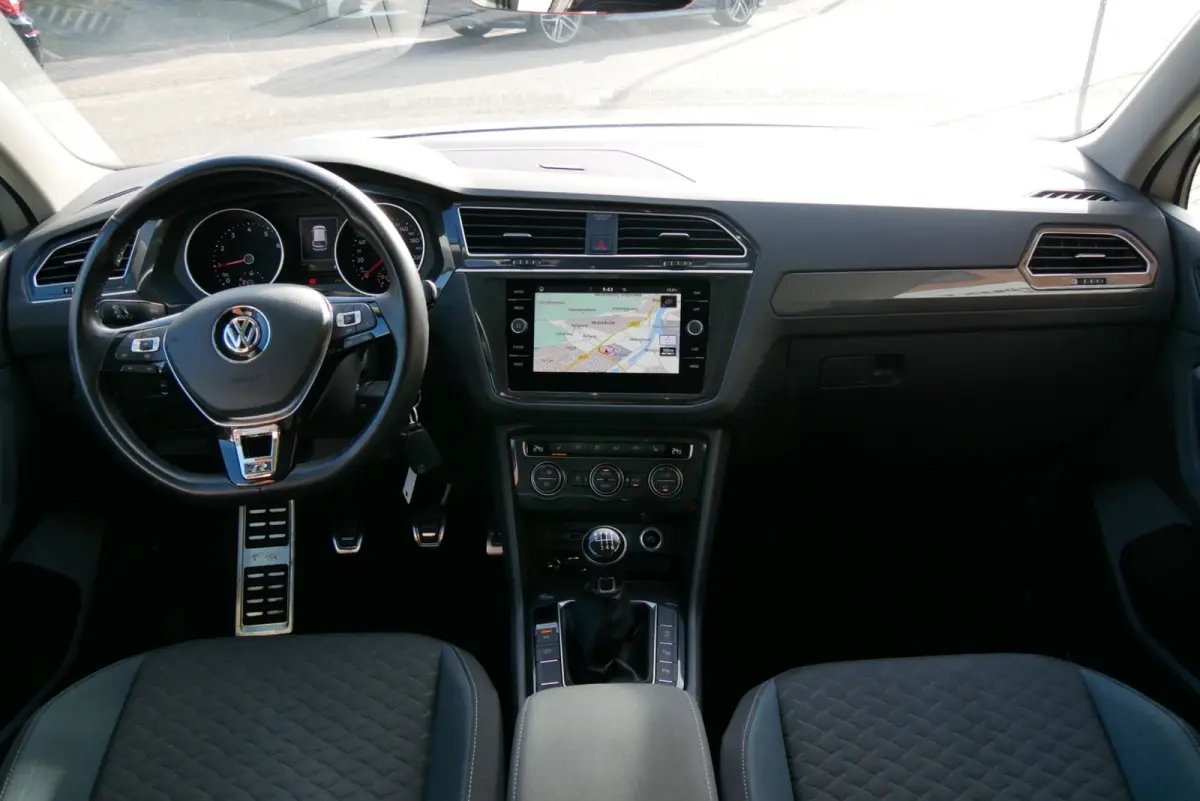 1.5 TSI Highline. r-line. stoelverw.hud. standkachel. clima.trekhaak
