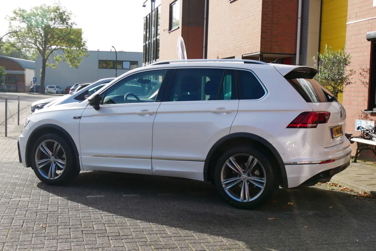 1.5 TSI Highline. r-line. stoelverw.hud. standkachel. clima.trekhaak