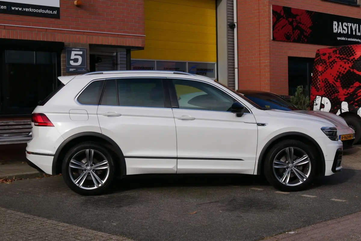 1.5 TSI Highline. r-line. stoelverw.hud. standkachel. clima.trekhaak