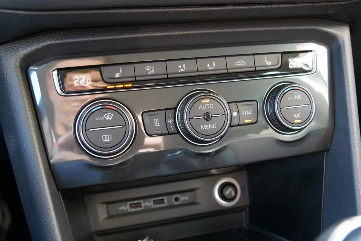 1.5 TSI Highline. r-line. stoelverw.hud. standkachel. clima.trekhaak