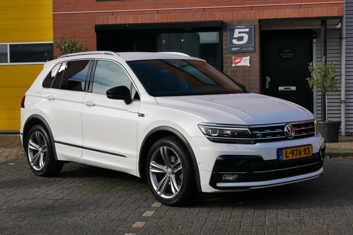 1.5 TSI Highline. r-line. stoelverw.hud. standkachel. clima.trekhaak