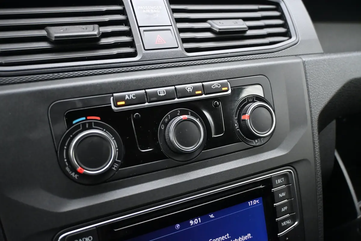 2.0 TDI L1H1 BMT C-Edition | Betimmering | Navigatie | Leder | Parkeersensoren | Airco | Dakrails | Cruise Control | !
