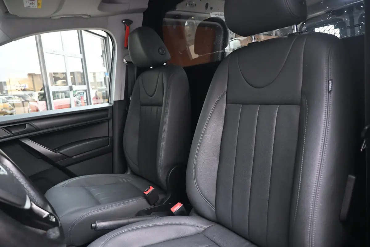2.0 TDI L1H1 BMT C-Edition | Betimmering | Navigatie | Leder | Parkeersensoren | Airco | Dakrails | Cruise Control | !