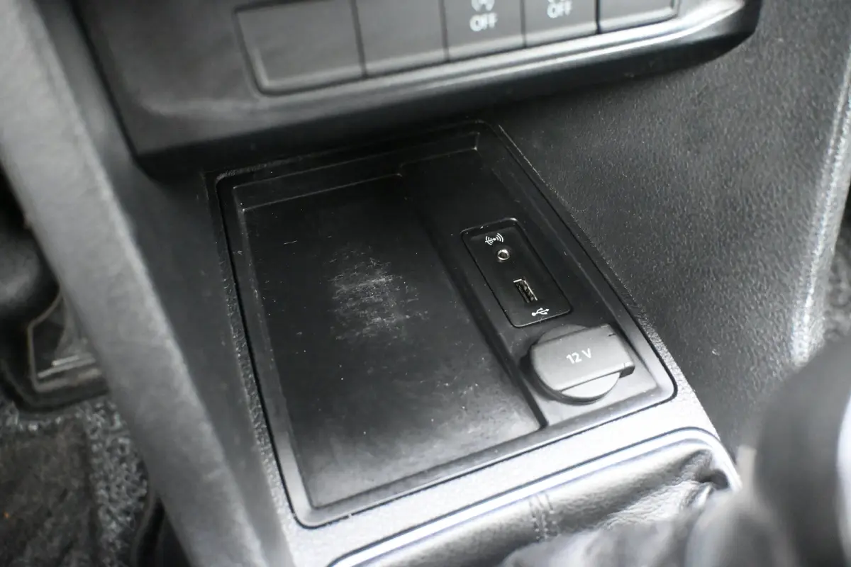 2.0 TDI L1H1 BMT C-Edition | Betimmering | Navigatie | Leder | Parkeersensoren | Airco | Dakrails | Cruise Control | !