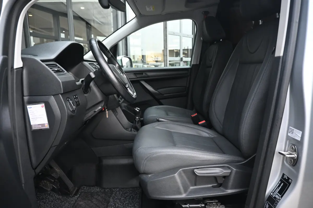 2.0 TDI L1H1 BMT C-Edition | Betimmering | Navigatie | Leder | Parkeersensoren | Airco | Dakrails | Cruise Control | !