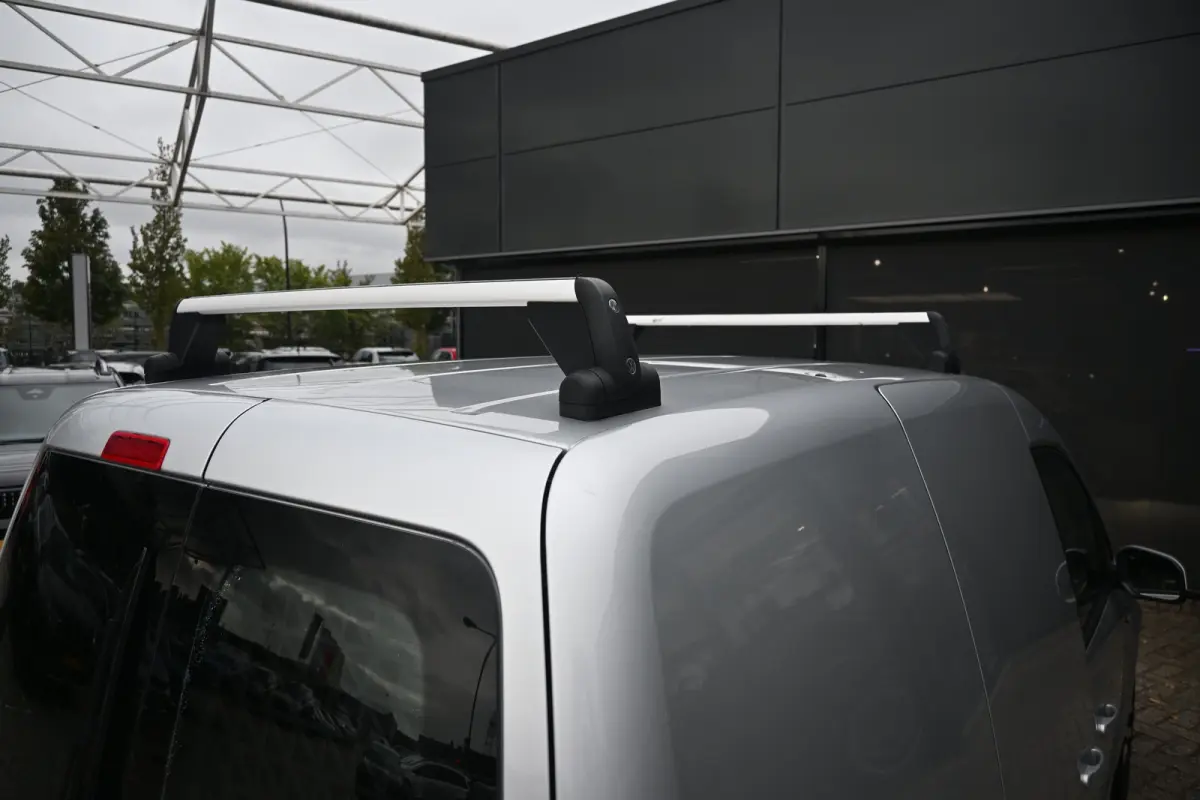 2.0 TDI L1H1 BMT C-Edition | Betimmering | Navigatie | Leder | Parkeersensoren | Airco | Dakrails | Cruise Control | !