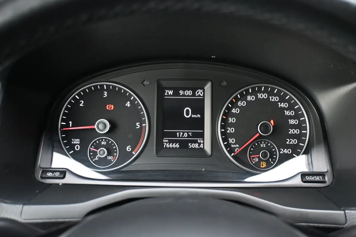 2.0 TDI L1H1 BMT C-Edition | Betimmering | Navigatie | Leder | Parkeersensoren | Airco | Dakrails | Cruise Control | !