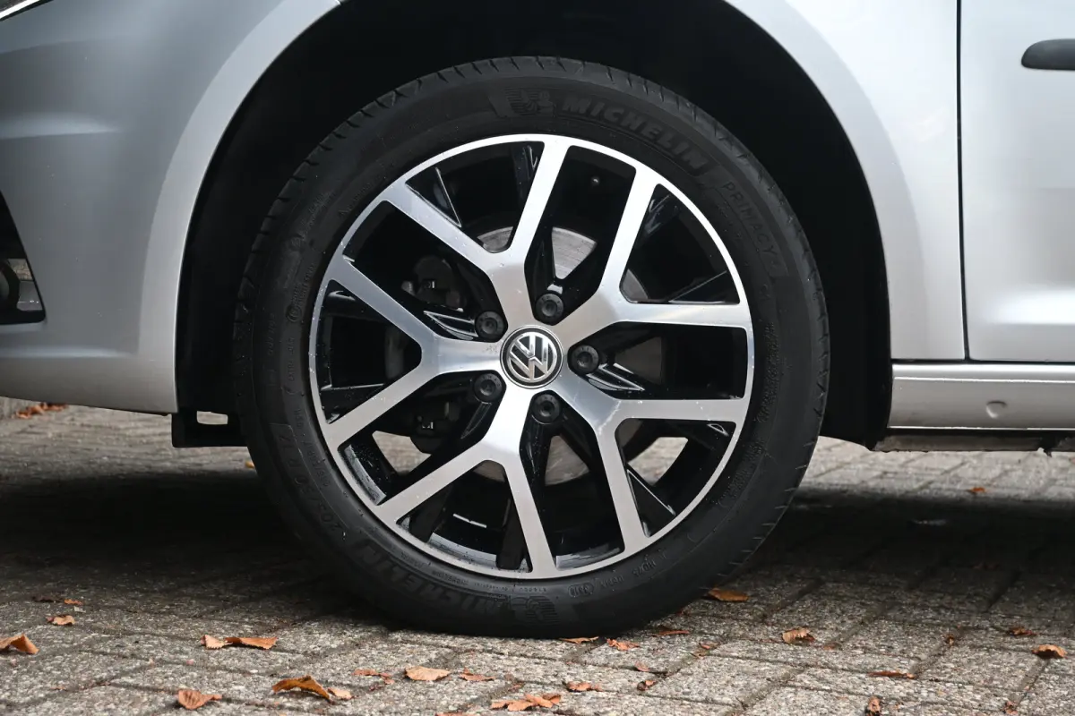 2.0 TDI L1H1 BMT C-Edition | Betimmering | Navigatie | Leder | Parkeersensoren | Airco | Dakrails | Cruise Control | !
