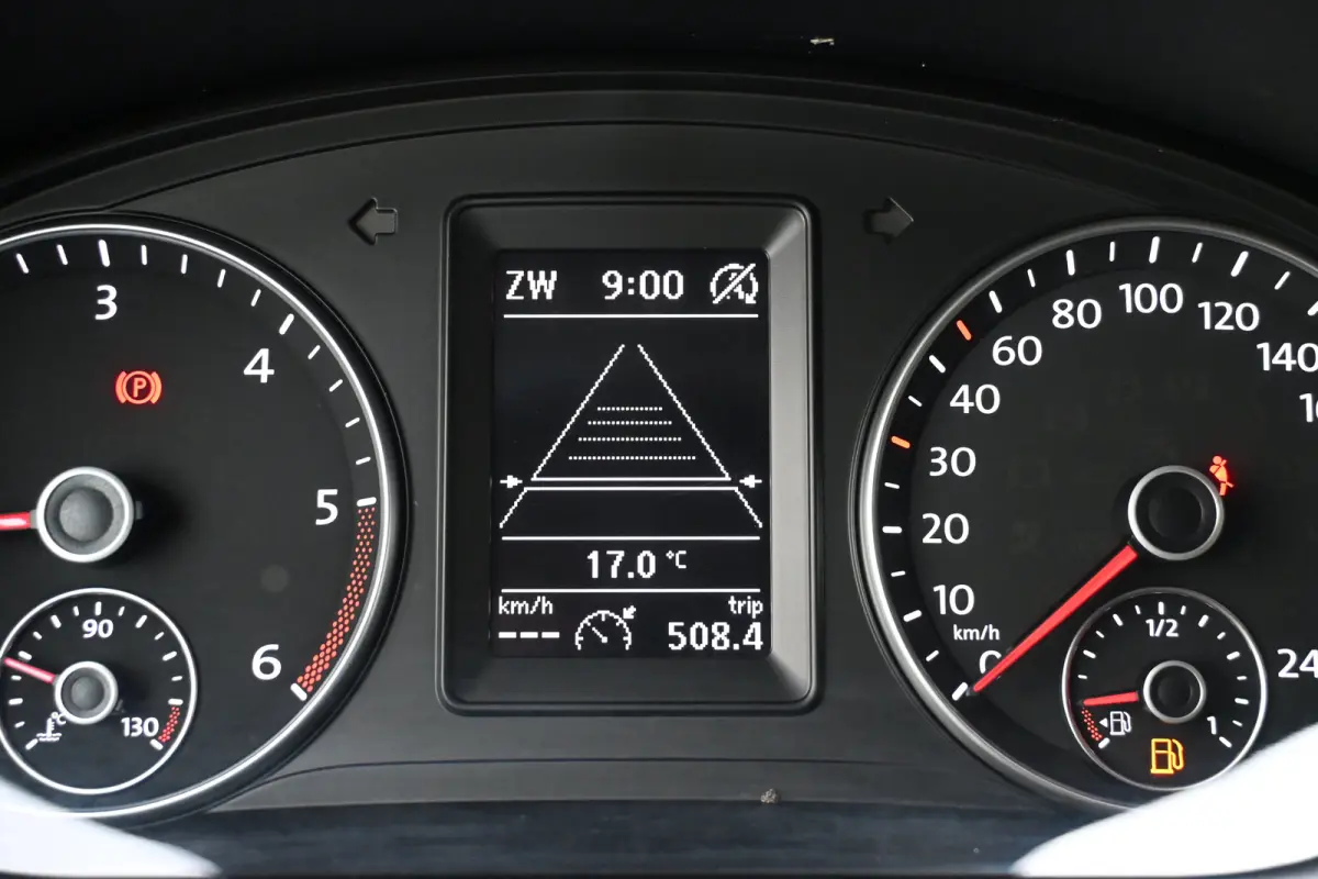 2.0 TDI L1H1 BMT C-Edition | Betimmering | Navigatie | Leder | Parkeersensoren | Airco | Dakrails | Cruise Control | !