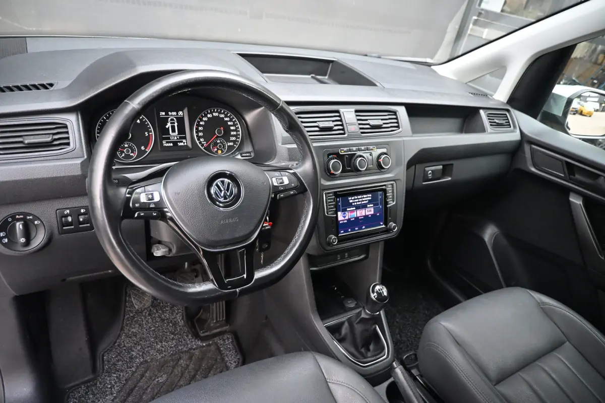 2.0 TDI L1H1 BMT C-Edition | Betimmering | Navigatie | Leder | Parkeersensoren | Airco | Dakrails | Cruise Control | !