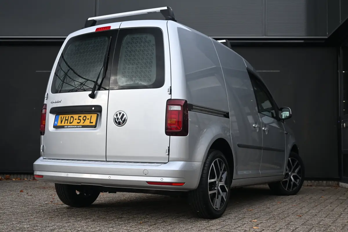 2.0 TDI L1H1 BMT C-Edition | Betimmering | Navigatie | Leder | Parkeersensoren | Airco | Dakrails | Cruise Control | !