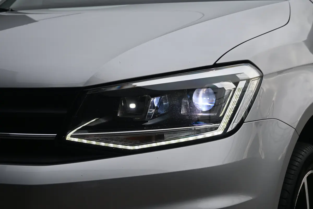 2.0 TDI L1H1 BMT C-Edition | Betimmering | Navigatie | Leder | Parkeersensoren | Airco | Dakrails | Cruise Control | !