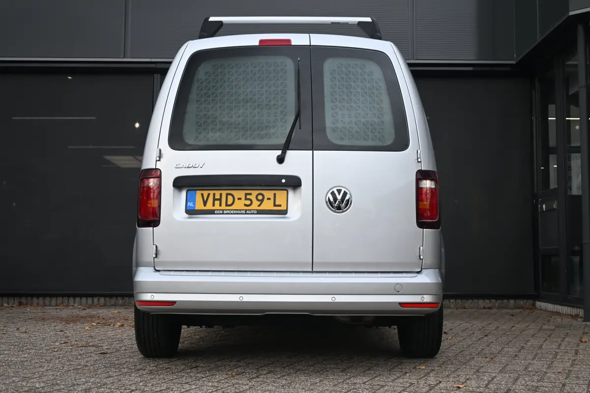 2.0 TDI L1H1 BMT C-Edition | Betimmering | Navigatie | Leder | Parkeersensoren | Airco | Dakrails | Cruise Control | !