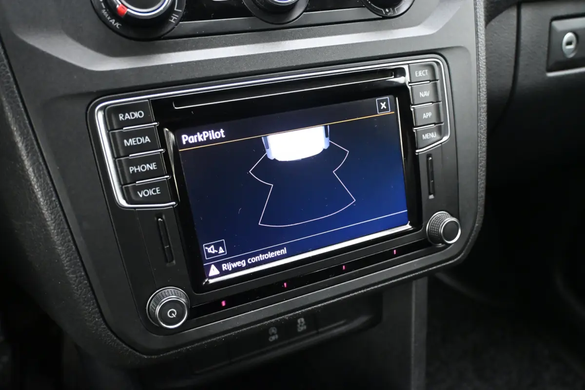 2.0 TDI L1H1 BMT C-Edition | Betimmering | Navigatie | Leder | Parkeersensoren | Airco | Dakrails | Cruise Control | !