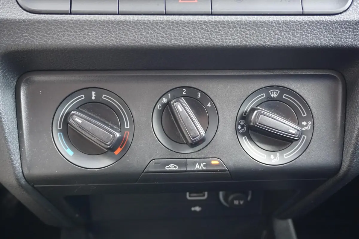 1.0 TSI 95pk Ambition | Navigatie | Smartlink | PDC Achter | Cruise Control