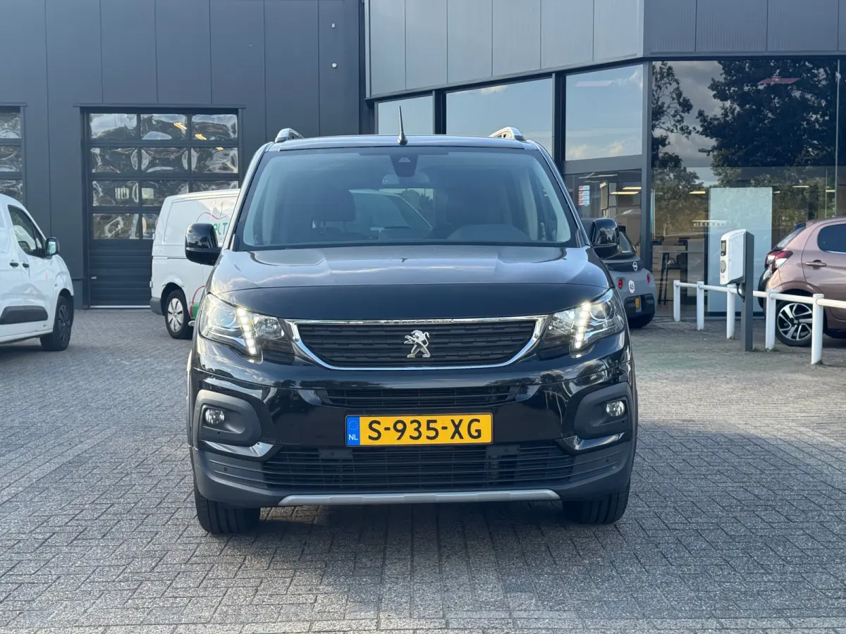 EV Allure Pack 50 kWh | Camera | Apple Carplay | Parkeersensoren V+A | Cruise control | DAB | Airco |