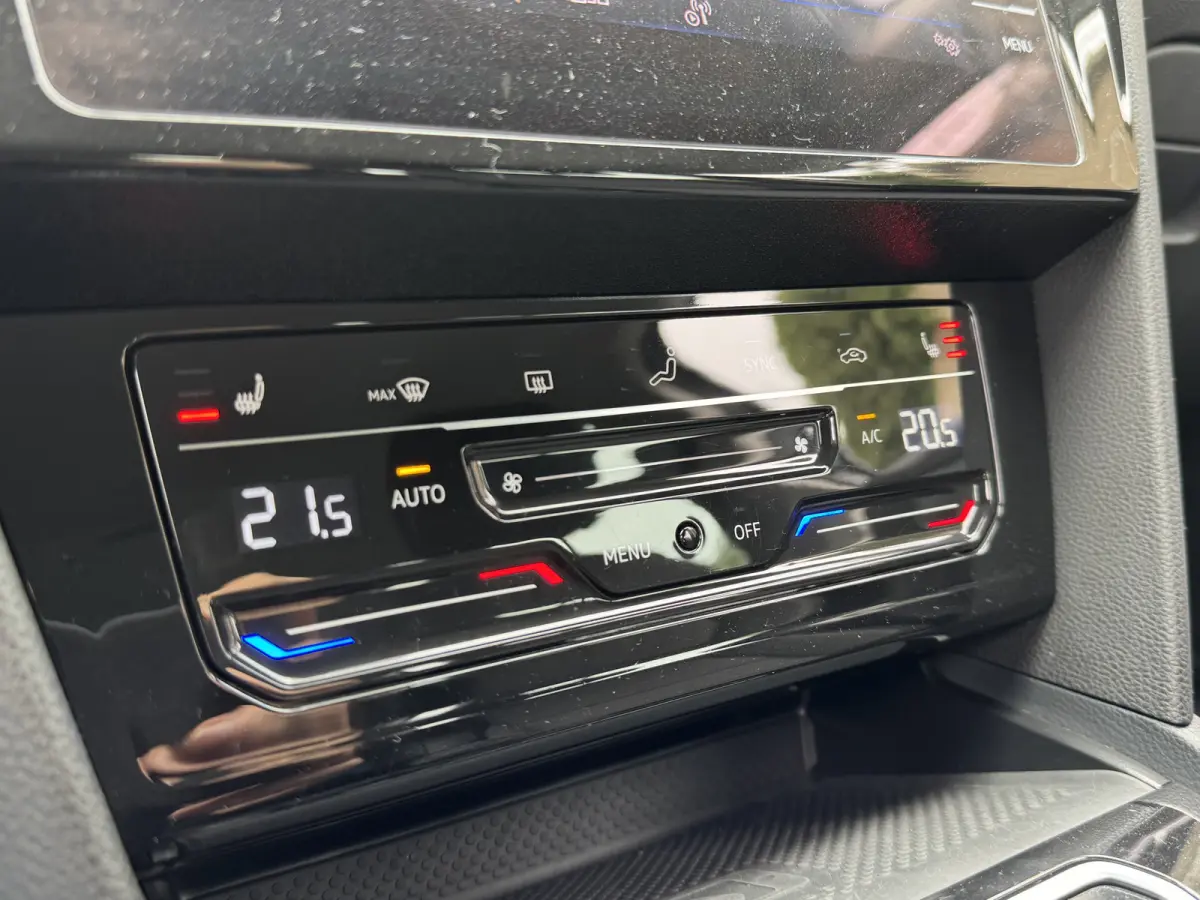 1.5 TSI 150PK DSG BUSINESS CAMERA/NAVI/CARPLAY