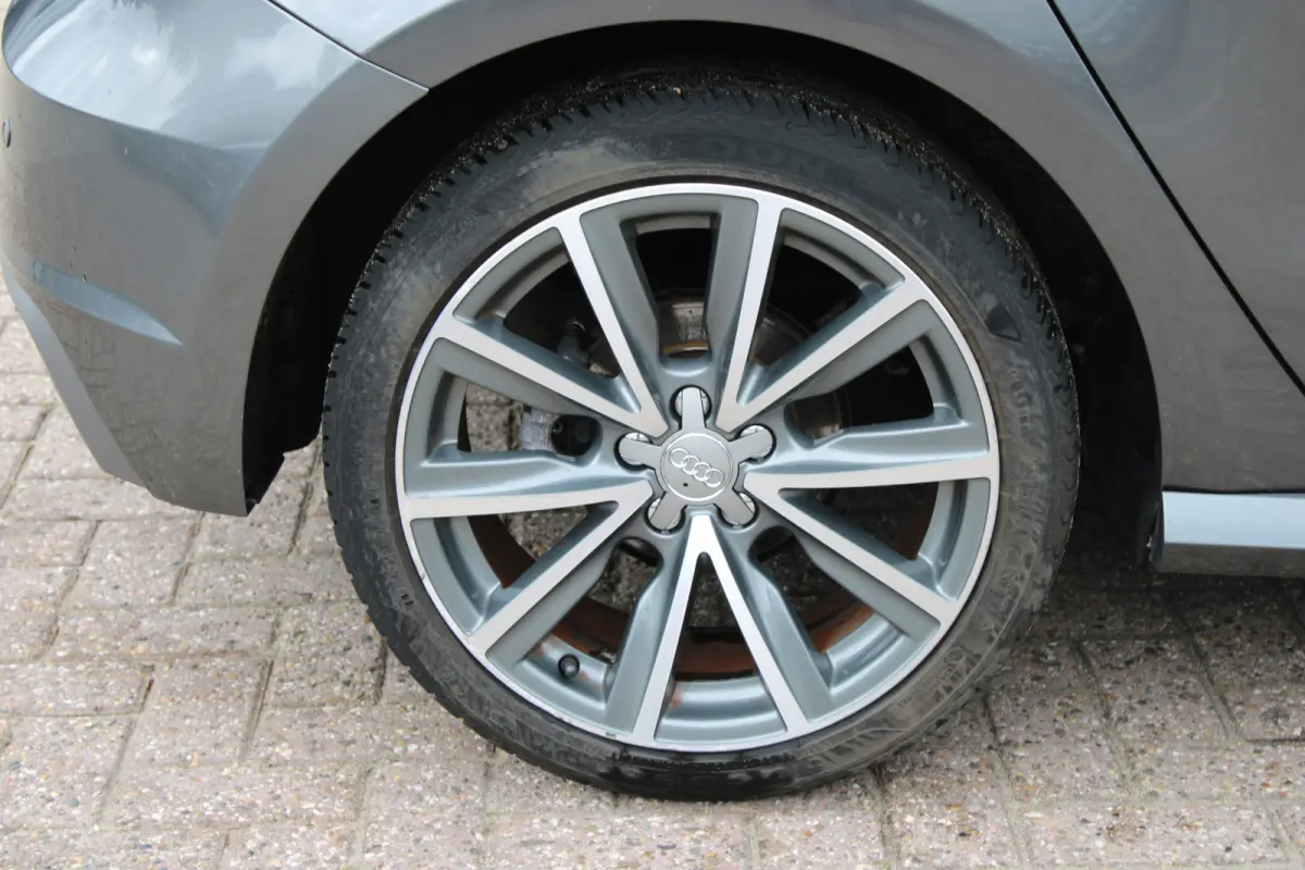 1.0 TFSI Advance Sport//S-Line//85.168km!!