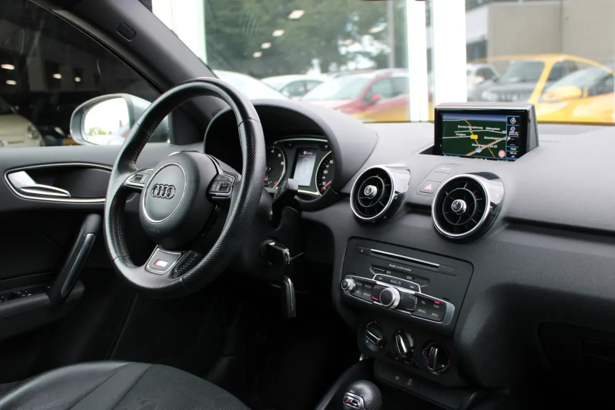 1.0 TFSI Advance Sport//S-Line//85.168km!!