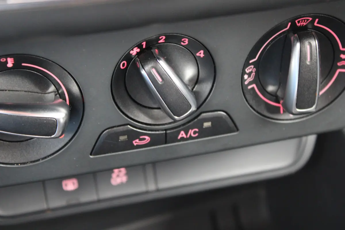 1.0 TFSI Advance Sport//S-Line//85.168km!!