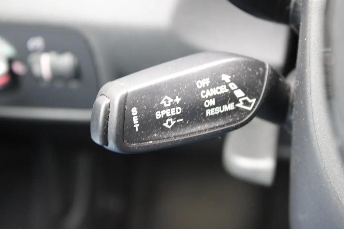 1.0 TFSI Advance Sport//S-Line//85.168km!!