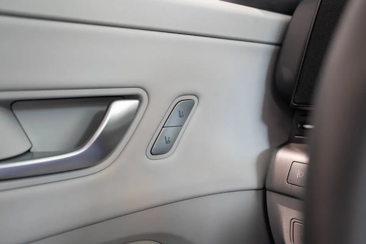 1.6 GDI HEV Premium Sky | Schuif-Kanteldak | Stoel & Stuurverwarming | Bose Audio | Keyless | Navigatie | Climate Controle |