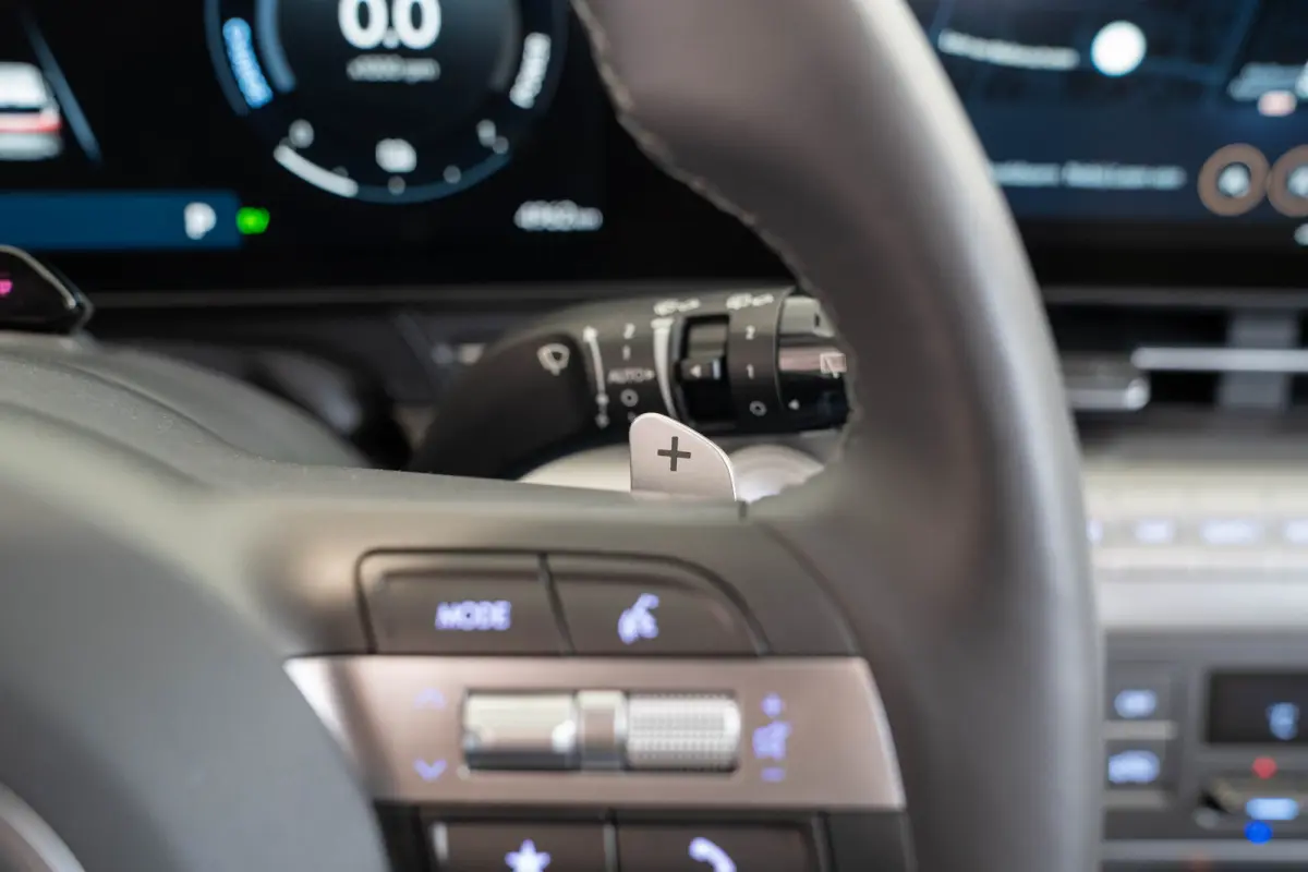 1.6 GDI HEV Premium Sky | Schuif-Kanteldak | Stoel & Stuurverwarming | Bose Audio | Keyless | Navigatie | Climate Controle |