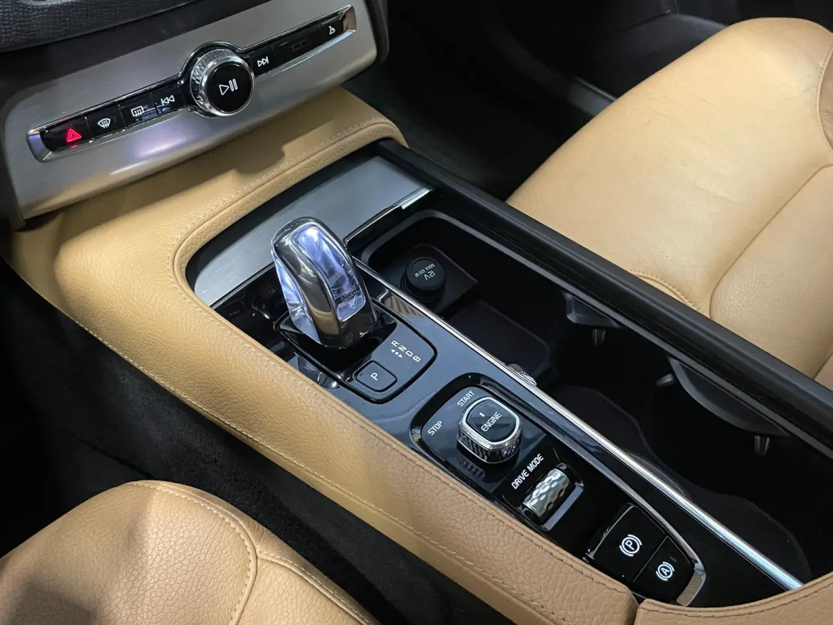 2.0 T8 Twin Engine AWD Inscription|FULL OPTION|7-PERS.|TREKHAAK|ACC|PANO|LEDER|CARPLAY|STUUR+STOELVERW.V+A|NAP|NL-AUTO|