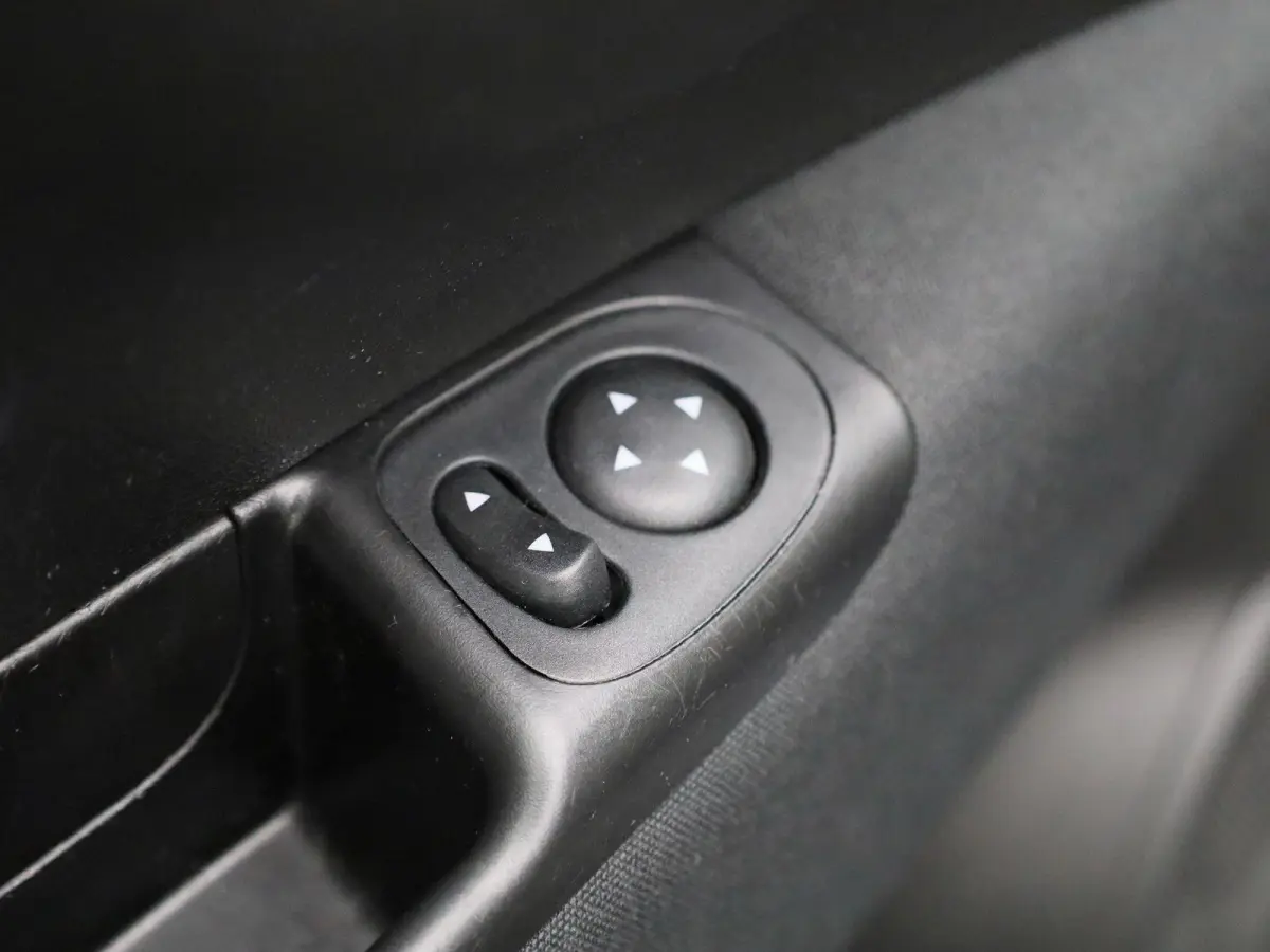 1.0 Hybrid Lounge | APPLE CARPLAY - ANDROID AUTO | AIRCO | CRUISE CONTROL | LICHTMETALEN VELGEN |