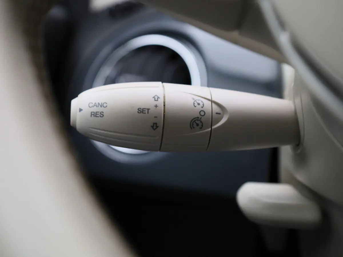 1.0 Hybrid Lounge | APPLE CARPLAY - ANDROID AUTO | AIRCO | CRUISE CONTROL | LICHTMETALEN VELGEN |