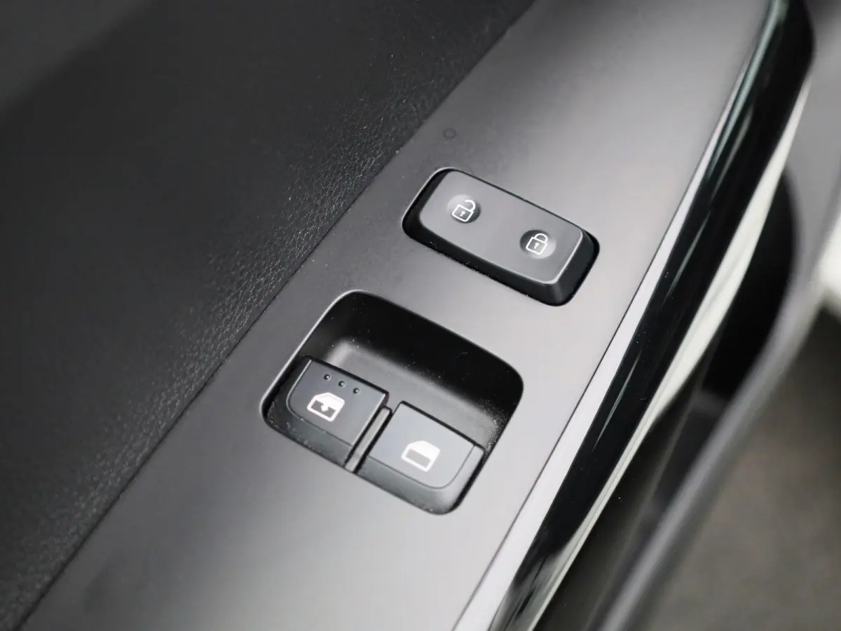 1.0 DPi ComfortLine | APPLE CARPLAY | AIRCO | BT TELEFOON | 5 DEURS | CENTRALE DEUR VERGRENDLING | CRUISE CONTROL |