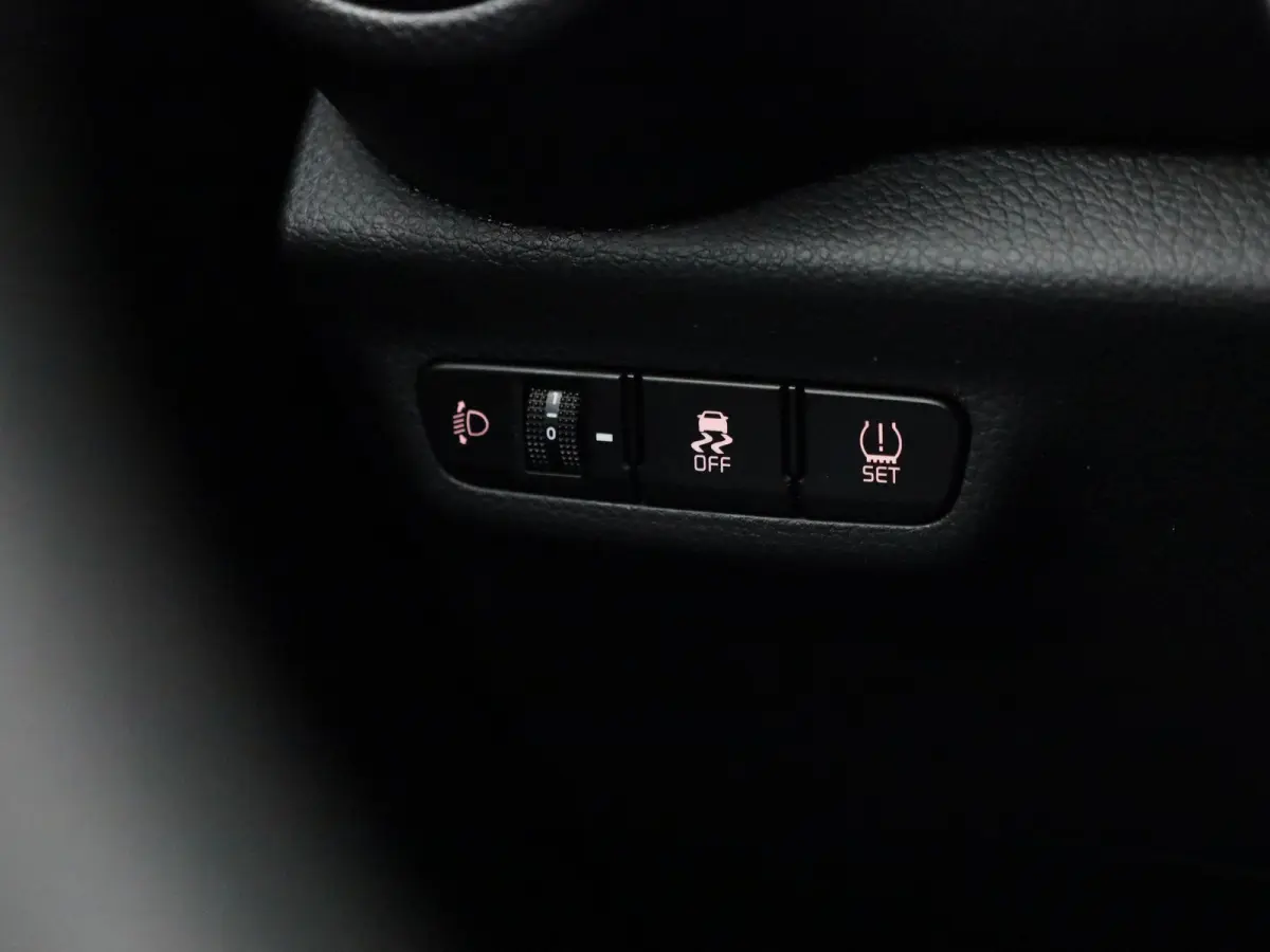 1.0 DPi ComfortLine | APPLE CARPLAY | AIRCO | BT TELEFOON | 5 DEURS | CENTRALE DEUR VERGRENDLING | CRUISE CONTROL |