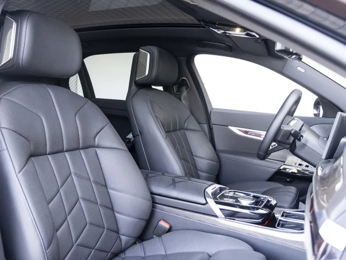 xDrive60 SoH 100% | M Sportpakket Pro | Connoisseur Pack | Climate Acoustics Pack | Active Steering | 21 inch | Iconic Glow kristalkoplampen | Stoelventilatie | Driving Assistant Professiona